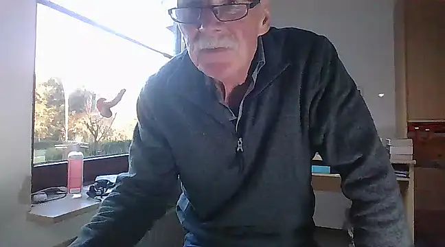 Snapshot of super-snoopy chatting on 01.19.25 super-snoopy online show from 01.19.25