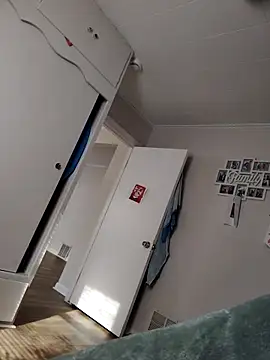 Snapshot of Pisthool chatting on 03.21.26 Pisthool online show from 03.21.26