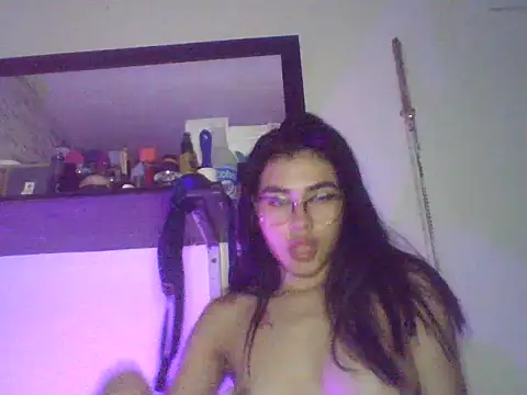 Snapshot of MeganTaylorr_ chatting on 10.18.25 MeganTaylorr  online show from 10.18.25