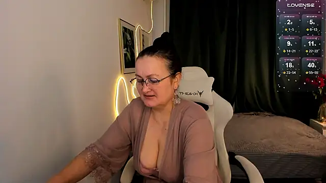 hottyannaa online show from 02.04.26