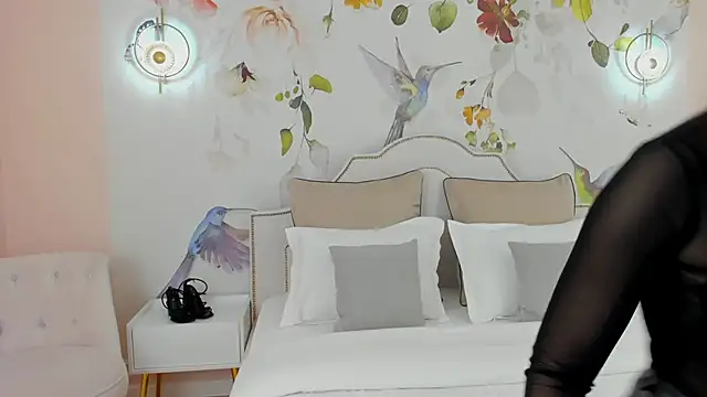 AnnaJonson online show from 10.15.25