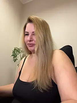 Snapshot of Passion-Blondy chatting on 07.13.26 Passion-Blondy online show from 07.13.26
