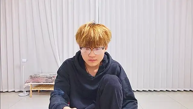 Snapshot of KK-cuteboy chatting on 04.02.26 KK-cuteboy online show from 04.02.26