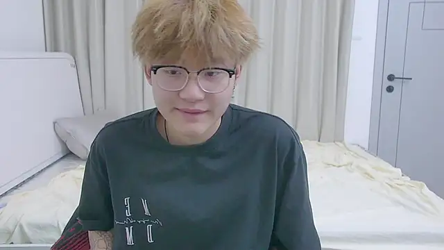 Snapshot of KK-cuteboy chatting on 04.04.26 KK-cuteboy online show from 04.04.26