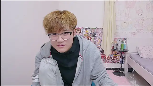 Snapshot of KK-cuteboy chatting on 04.11.26 KK-cuteboy online show from 04.11.26