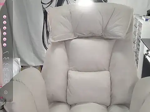 Snapshot of QiQi-779 chatting on 10.11.25 QiQi-779 online show from 10.11.25