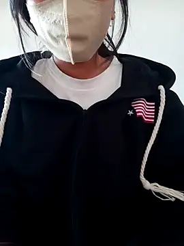 Snapshot of Zerin_nova chatting on 11.25.25 Zerin nova online show from 11.25.25