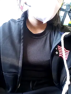 Snapshot of Zerin_nova chatting on 11.30.25 Zerin nova online show from 11.30.25