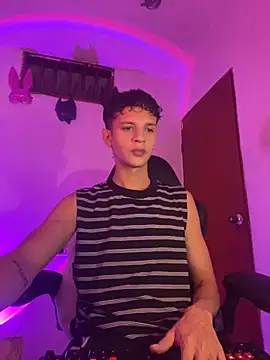 Snapshot of tylernova chatting on 10.23.25 tylernova online show from 10.23.25