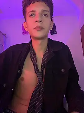 Snapshot of tylernova chatting on 10.24.25 tylernova online show from 10.24.25