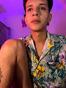 Snapshot of tylernova chatting on 10.25.25 tylernova online show from 10.25.25