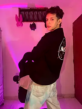 Snapshot of tylernova chatting on 10.26.25 tylernova online show from 10.26.25