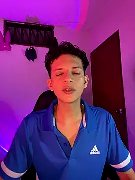 Snapshot of tylernova chatting on 10.29.25 tylernova online show from 10.29.25