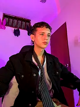 Snapshot of tylernova chatting on 10.31.25 tylernova online show from 10.31.25