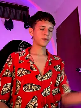 Snapshot of tylernova chatting on 11.01.25 tylernova online show from 11.01.25