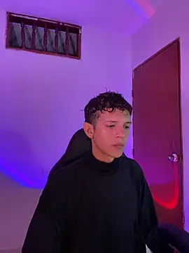 Snapshot of tylernova chatting on 11.07.25 tylernova online show from 11.07.25