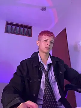 Snapshot of tylernova chatting on 11.12.25 tylernova online show from 11.12.25