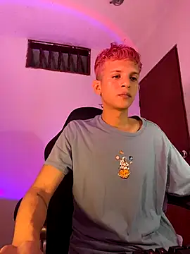 Snapshot of tylernova chatting on 11.14.25 tylernova online show from 11.14.25