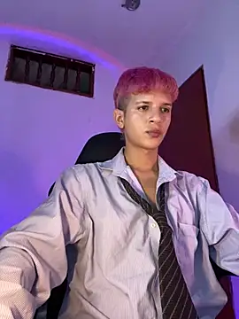 Snapshot of tylernova chatting on 11.17.25 tylernova online show from 11.17.25