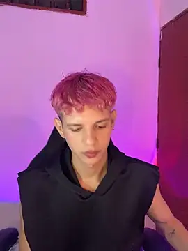 Snapshot of tylernova chatting on 11.18.25 tylernova online show from 11.18.25