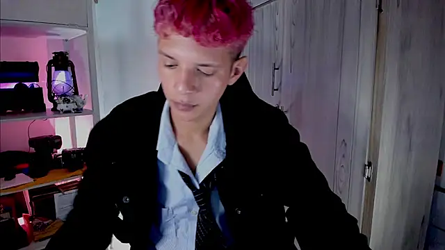 Snapshot of tylernova chatting on 11.21.25 tylernova online show from 11.21.25