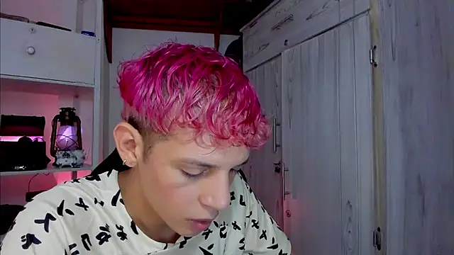 Snapshot of tylernova chatting on 11.23.25 tylernova online show from 11.23.25