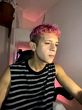 Snapshot of tylernova chatting on 11.25.25 tylernova online show from 11.25.25