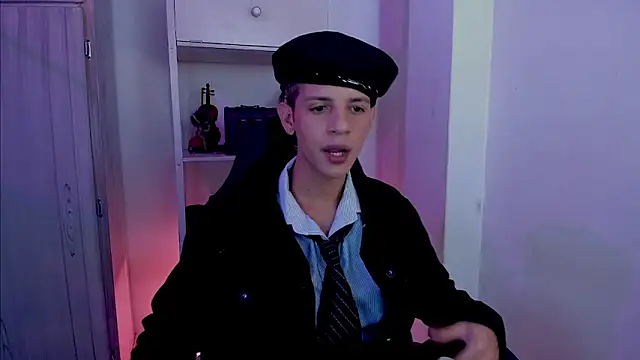 Snapshot of tylernova chatting on 11.26.25 tylernova online show from 11.26.25