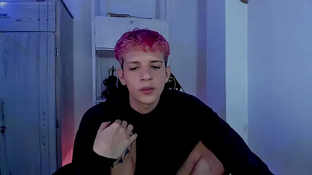 Snapshot of tylernova chatting on 11.27.25 tylernova online show from 11.27.25