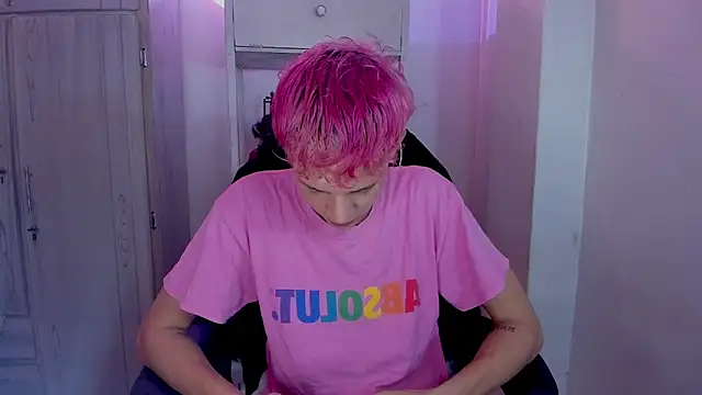 Snapshot of tylernova chatting on 11.30.25 tylernova online show from 11.30.25