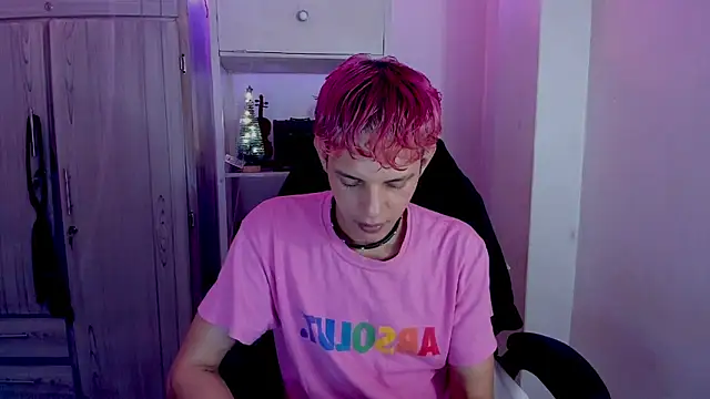 Snapshot of tylernova chatting on 12.03.25 tylernova online show from 12.03.25