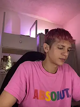 Snapshot of tylernova chatting on 12.05.25 tylernova online show from 12.05.25