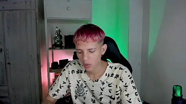 Snapshot of tylernova chatting on 12.14.25 tylernova online show from 12.14.25