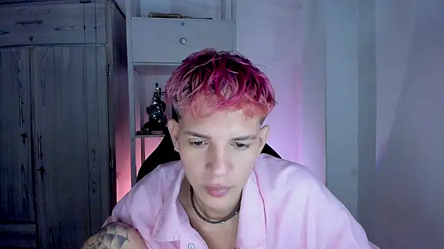 Snapshot of tylernova chatting on 12.14.25 tylernova online show from 12.14.25