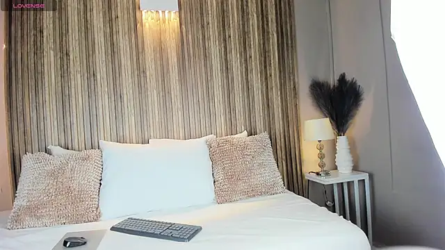 VanneCamiel online show from 11.07.25