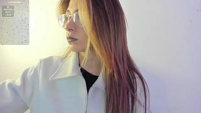 Sara Roades online show from 11.15.25