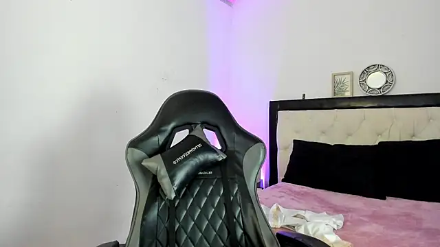 Sara Roades online show from 11.26.25