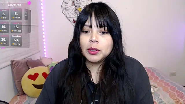 Snapshot of EllieMoonX chatting on 06.05.26 EllieMoonX online show from 06.05.26
