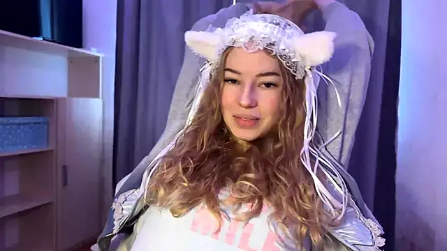 LunaCrave online show from 10.24.25