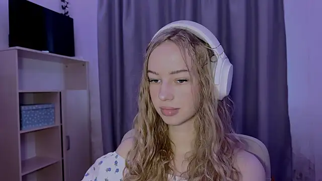 LunaCrave online show from 10.29.25