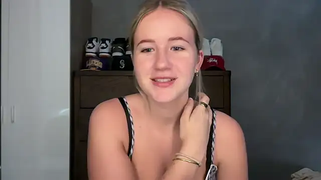 Snapshot of itssosierra chatting on 05.19.26 itssosierra online show from 05.19.26
