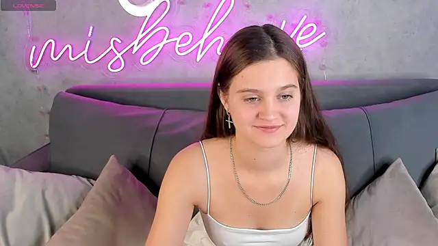 Renesmy Black online show from 10.17.25