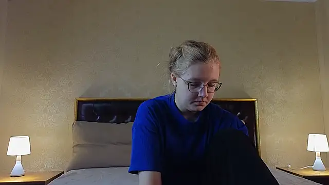 AlinaAldrete online show from 10.17.25