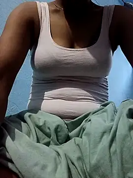 Snapshot of DesiRiya13 chatting on 11.12.25 DesiRiya13 online show from 11.12.25