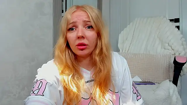 Snapshot of SundyRose chatting on 07.19.26 SundyRose online show from 07.19.26