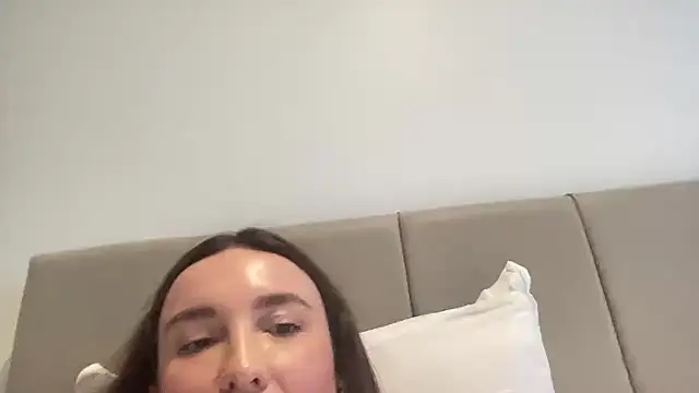 Snapshot of CArivora chatting on 02.18.26 CArivora online show from 02.18.26