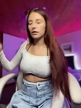 Snapshot of Im_scarlett18 chatting on 10.21.25 Im scarlett18 online show from 10.21.25