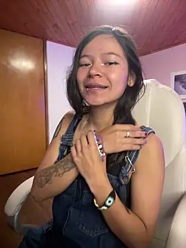 Ninfa pink online show from 12.16.25