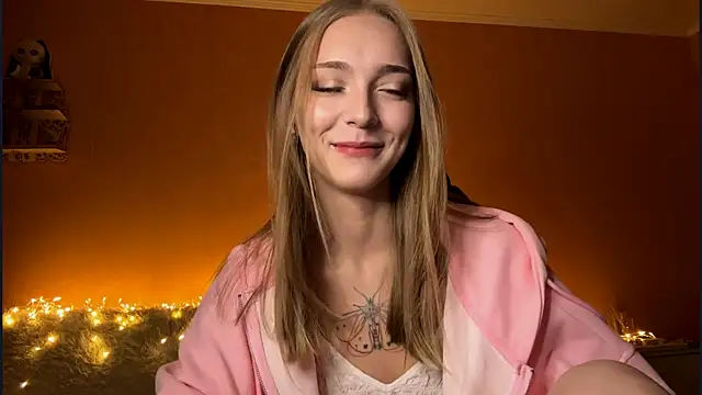 Snapshot of EvaPeace chatting on 10.10.25 EvaPeace online show from 10.10.25