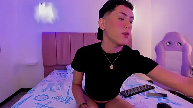 Snapshot of Iam_criss09 chatting on 12.04.25 Iam criss09 online show from 12.04.25